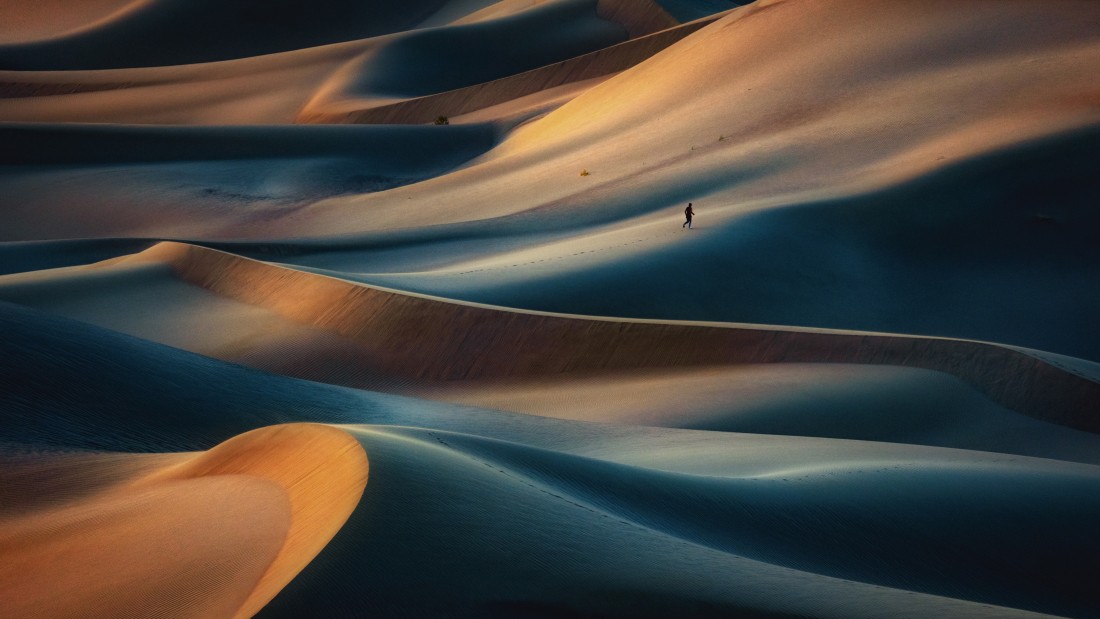 desert-dunes-landscape-moody-shadows-wallpaper-3840×2160