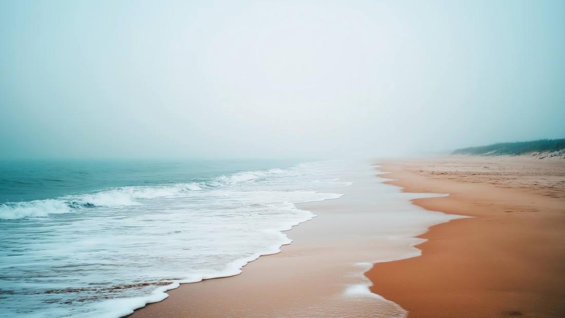 foggy-beach-shoreline-wallpaper