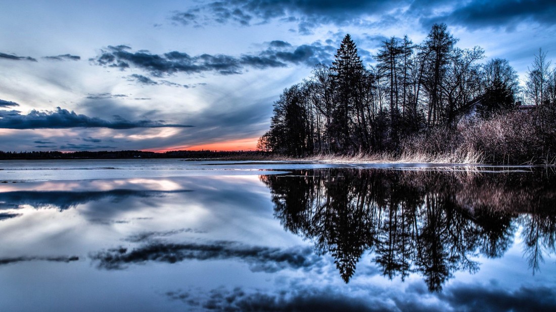 lake-reflection-wallpaper-twilight-shoreline-3840×2160