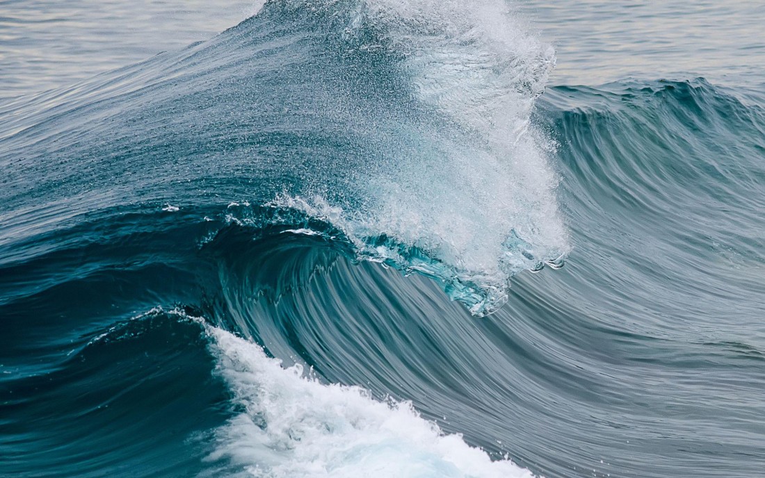 ocean-wave-curl-wallpaper-2160×1350