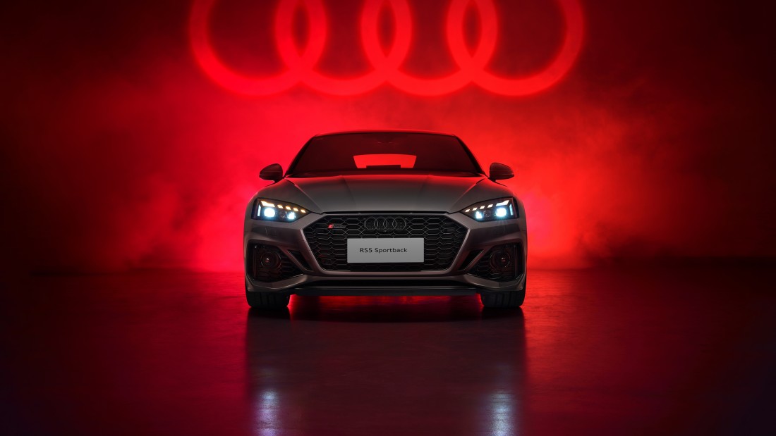 audi-rs5-sportback-red-studio-wallpaper-3840×2160