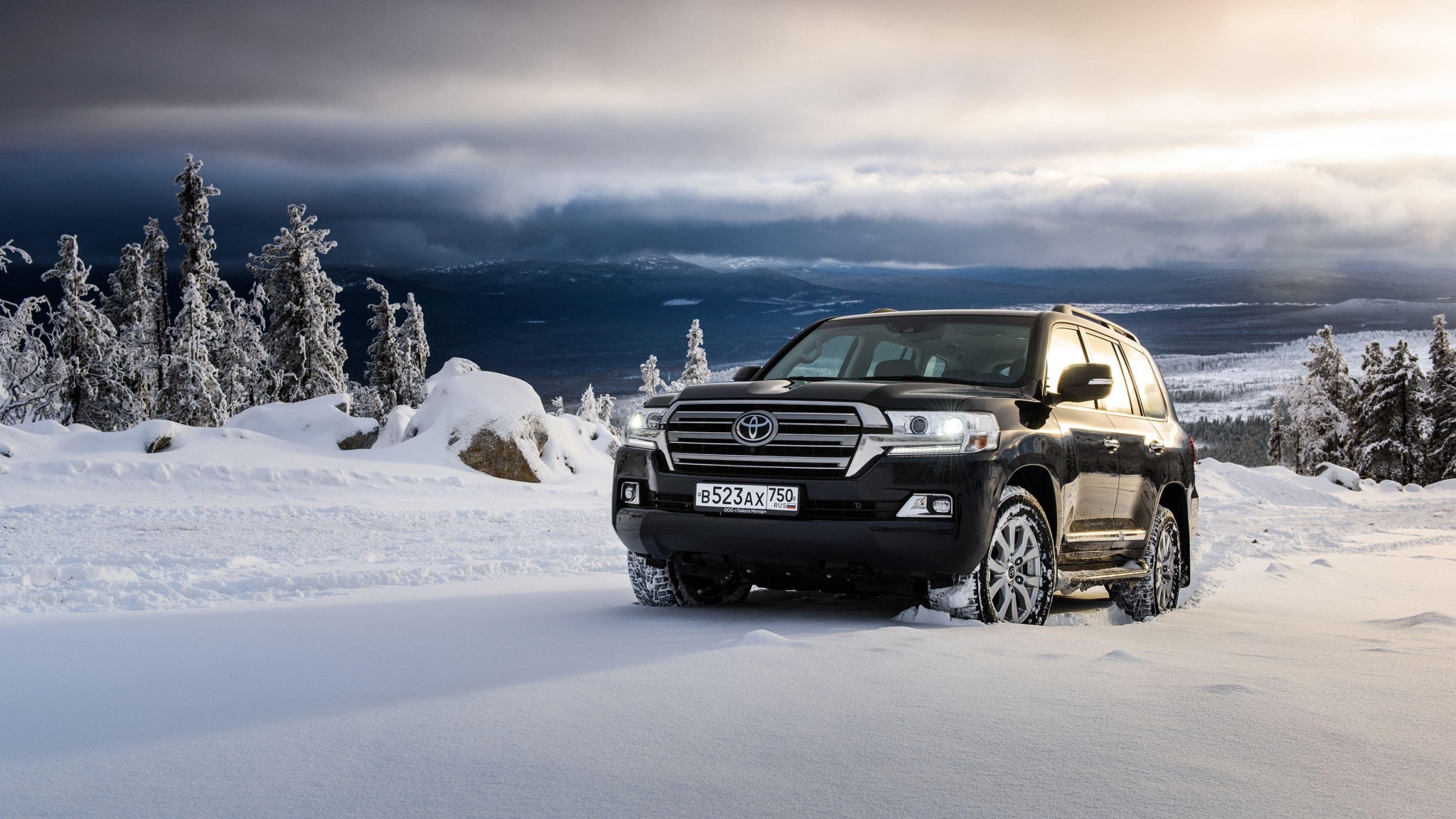 Black Toyota Land Cruiser Snow Wallpaper