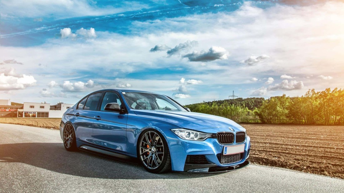 blue-bmw-sedan-wallpaper-1920×1080