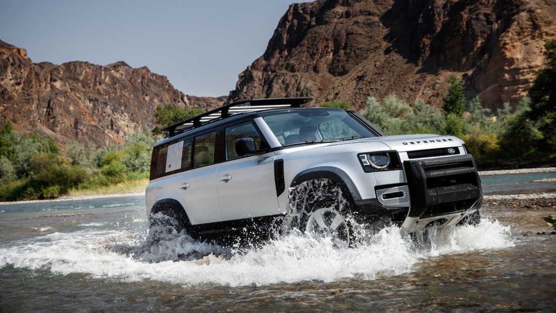 land-rover-defender-river-crossing-wallpaper-3840×2160