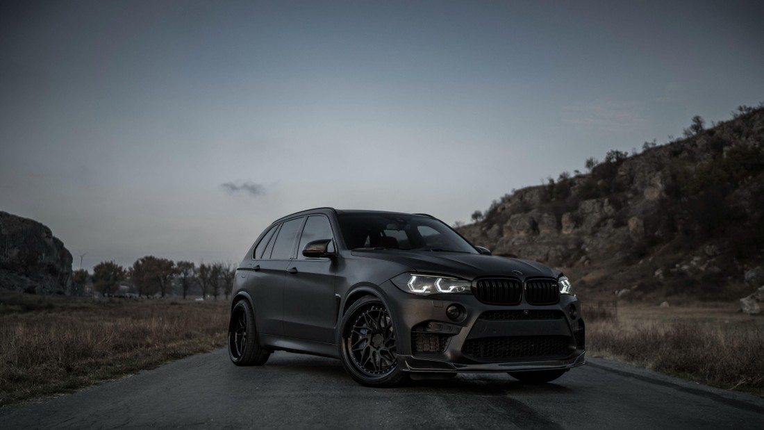 matte-black-bmw-suv-wallpaper-4096×2304