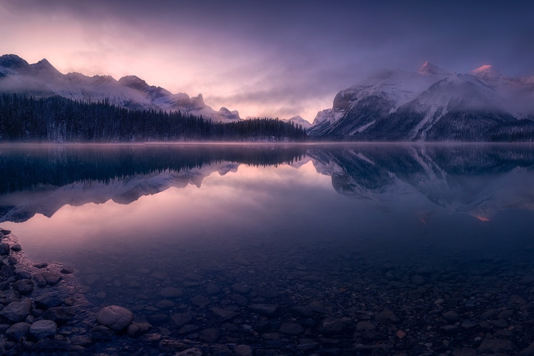 misty-winter-mountain-lake-wallpaper-2048×1365