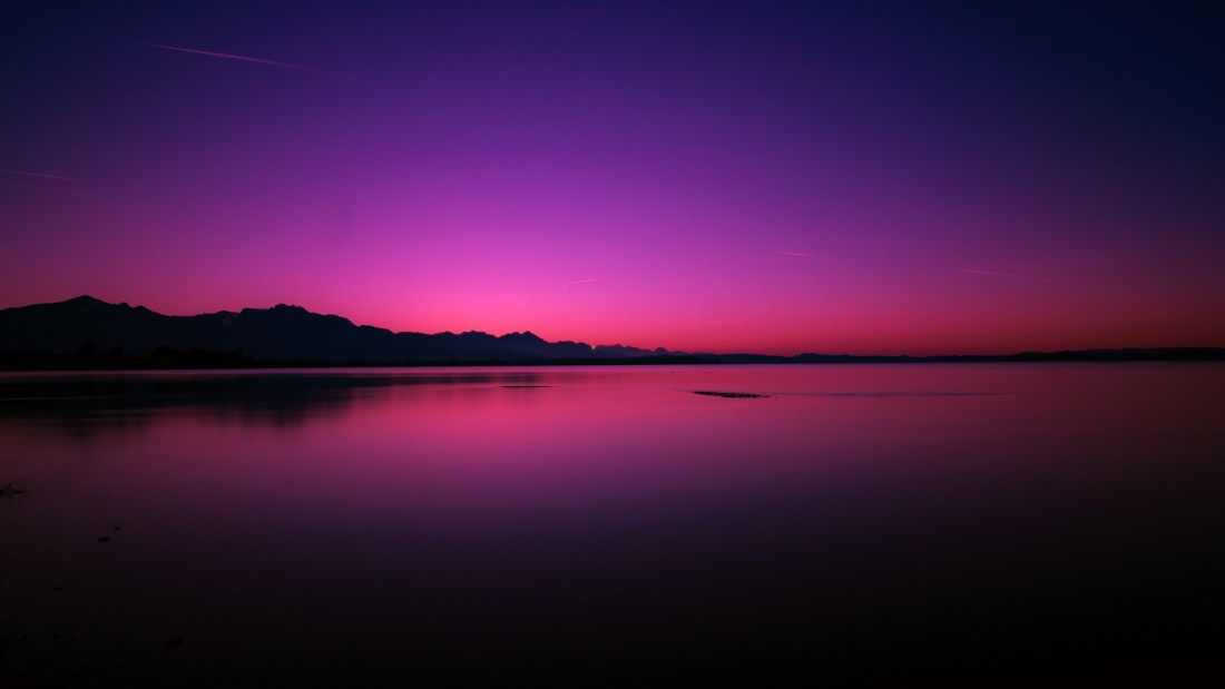 purple-twilight-lake-reflection-wallpaper-2560×1440