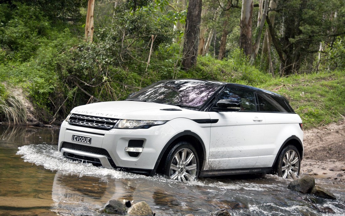 range-rover-evoque-creek-crossing-wallpaper-1920×1200