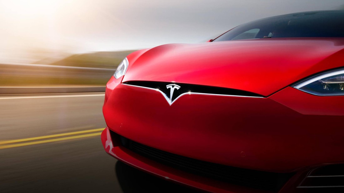 red-tesla-model-s-highway-wallpaper-1920×1080
