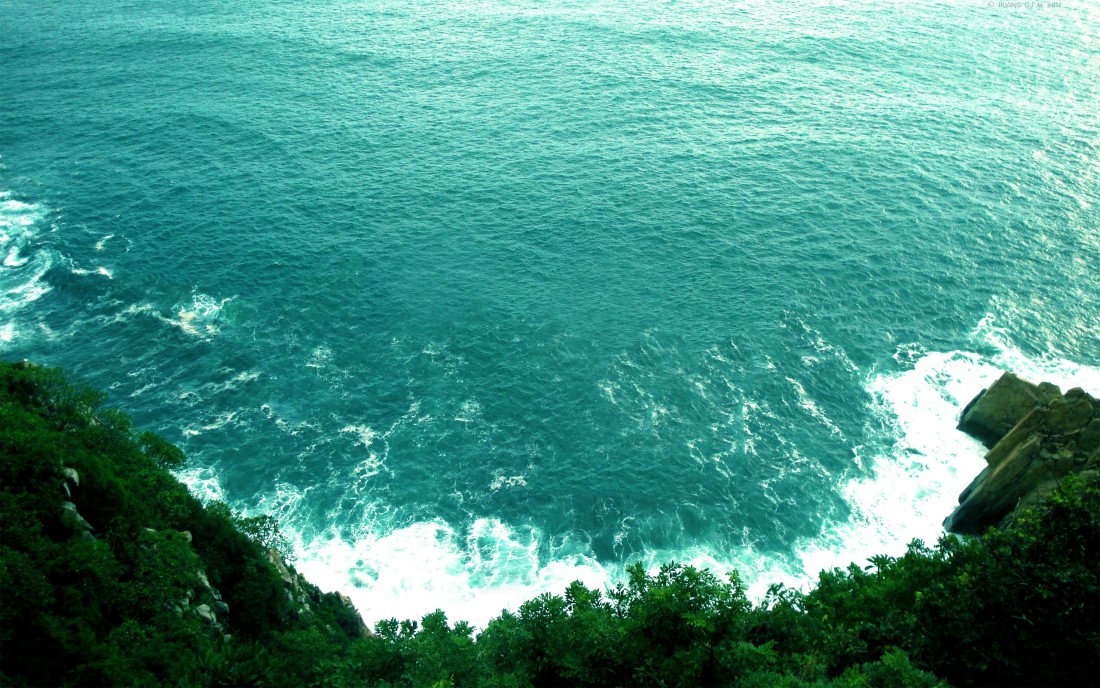 turquoise-ocean-cliffside-wallpaper-2560×1600