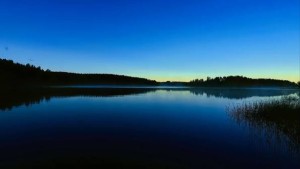 twilight-blue-lake-reflection-wallpaper-3840×2160
