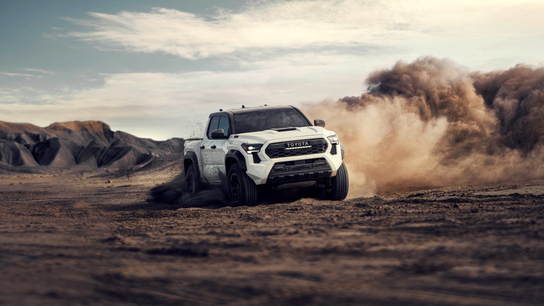 white-toyota-tacoma-desert-drift-wallpaper-3840×2160