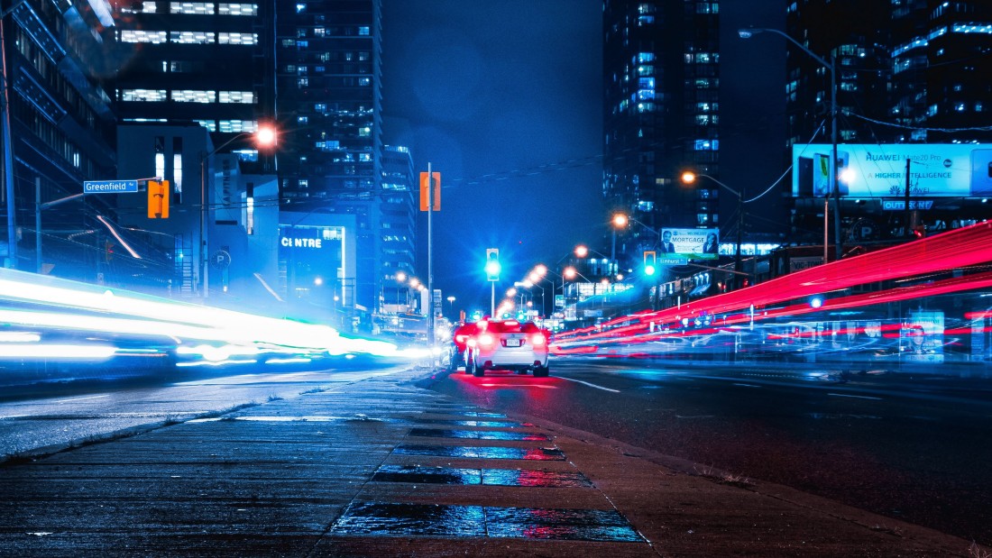 4k-city-night-light-trails-wallpaper-3840×2160