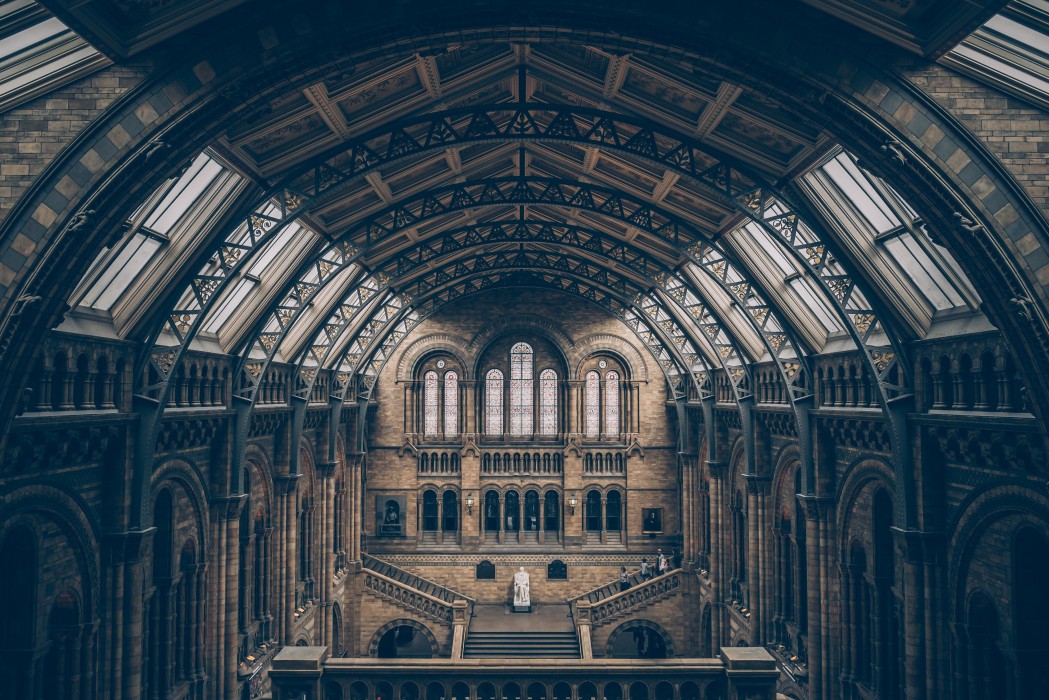 5k-gothic-hall-interior-architecture-wallpaper-4709×3141