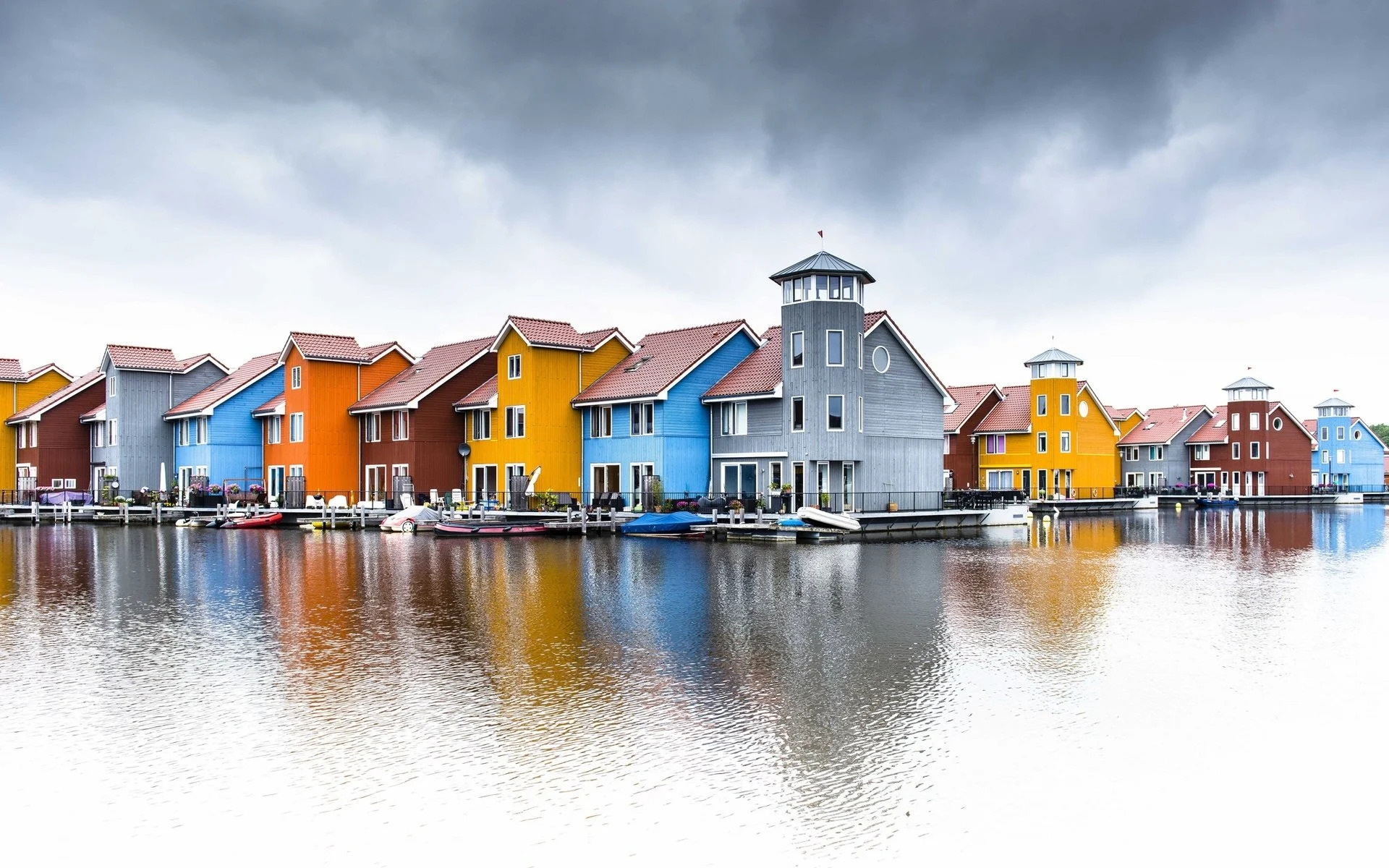 Colorful Waterfront Houses Wallpaper – free HD wallpaper