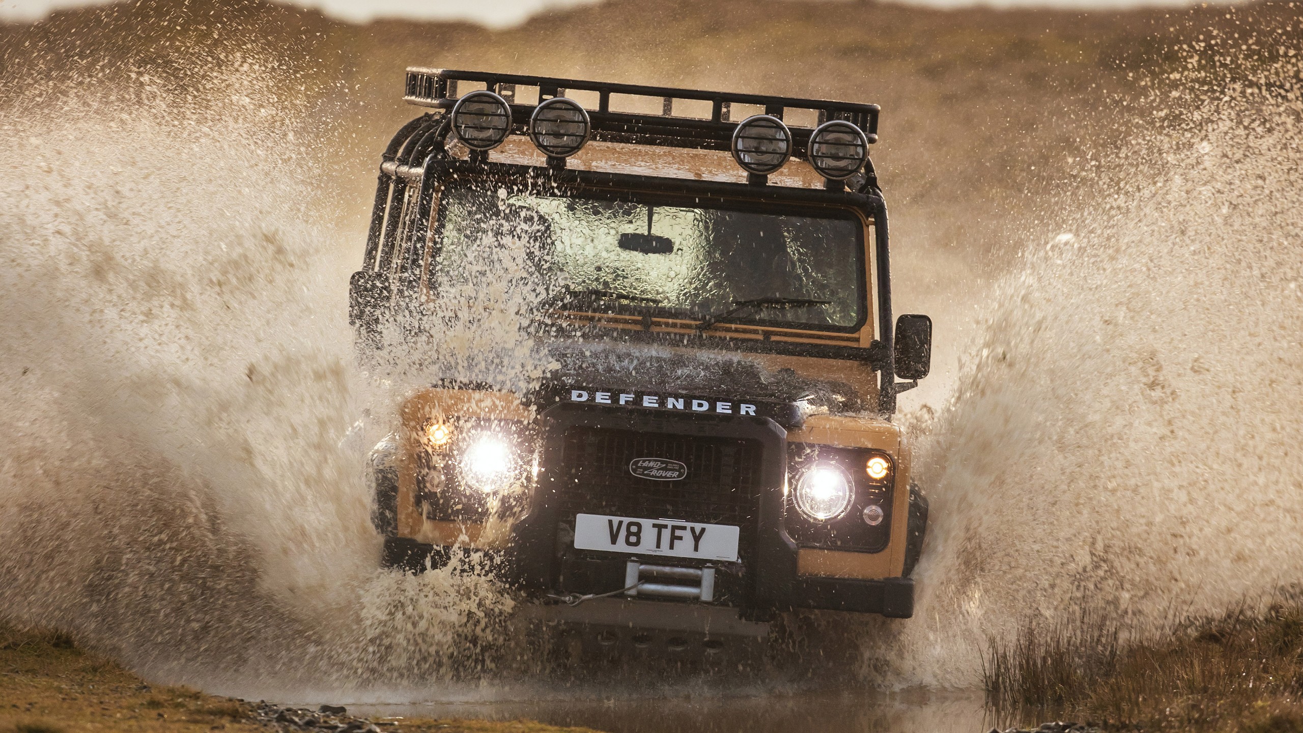 Defender Off-Road Splash Wallpaper – free HD wallpaper