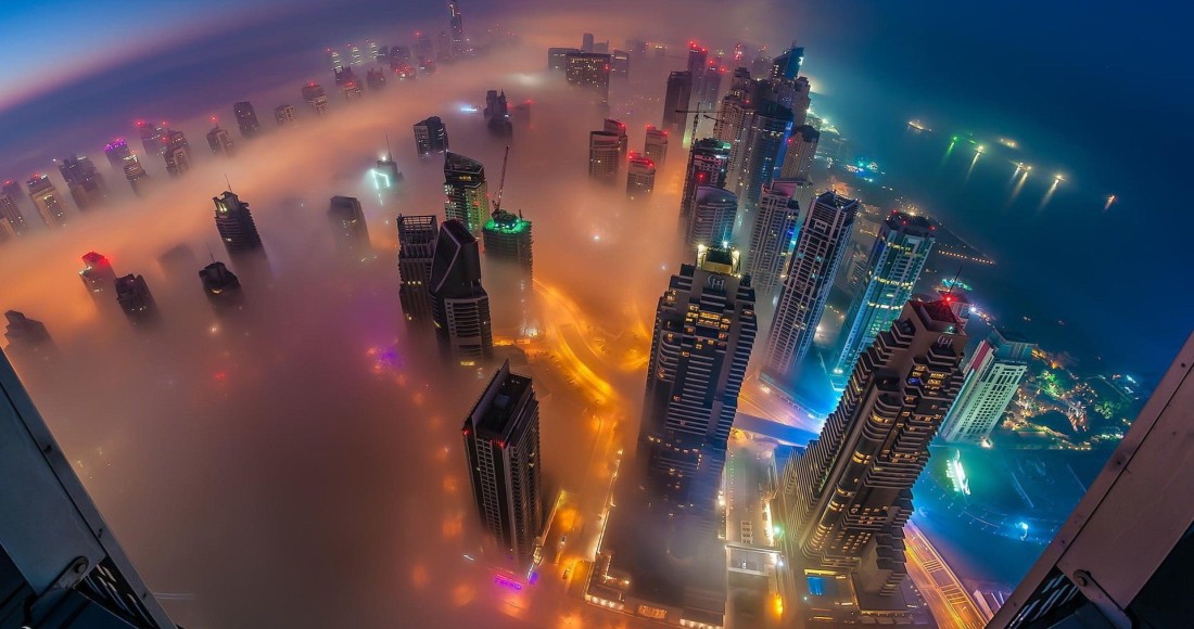 foggy-city-skyline-5k-aerial-wallpaper-4096×2160