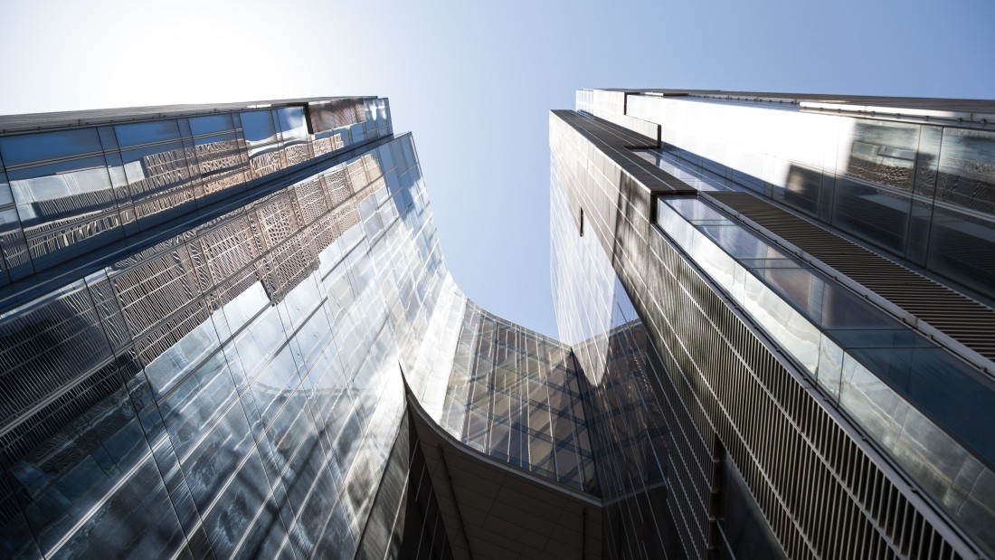 modern-glass-skyscraper-architecture-4k-wallpaper-3840×2160