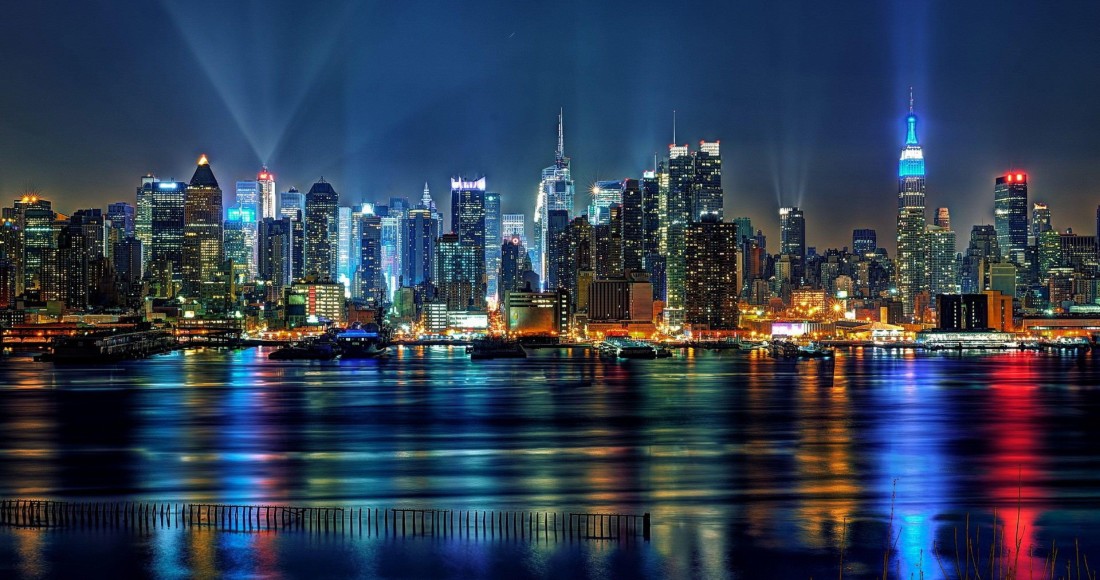 new-york-city-skyline-reflections-4k-wallpaper-4096×2160