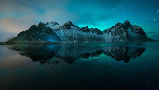 Northern Lights Mountain Wallpaper