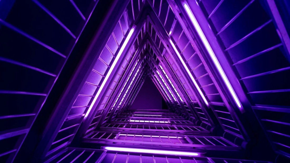purple-neon-triangle-tunnel-abstract-wallpaper-2560×1440