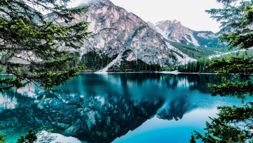 turquoise-alpine-lake-reflection-wallpaper-5k-5266×3403