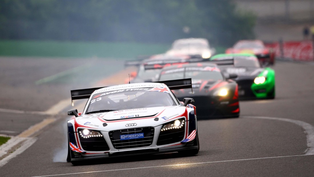 white-gt-race-car-wallpaper-3840×2160