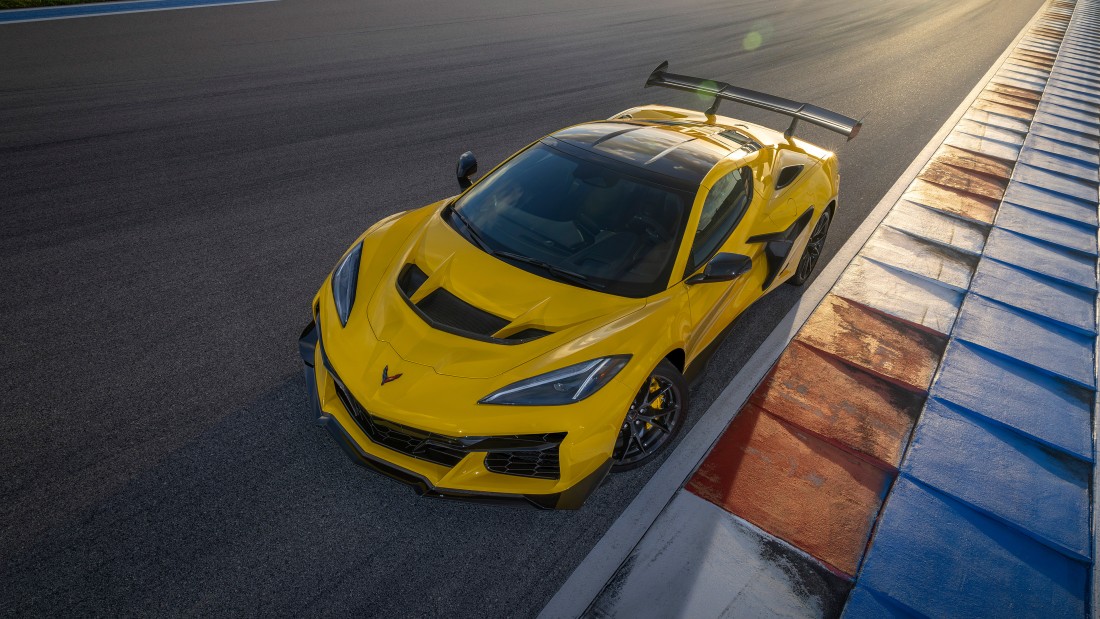 yellow-corvette-track-wallpaper-3840×2160
