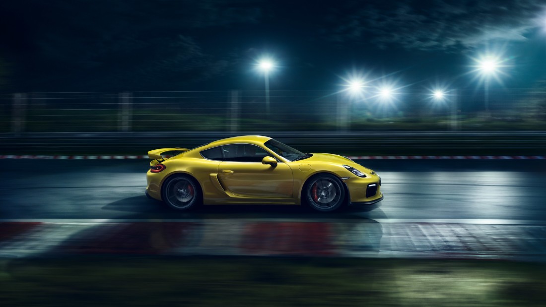 yellow-porsche-night-track-racing-wallpaper-3200×1800